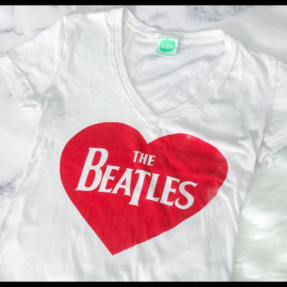 Beatles Heart Graphic Tee - Picture 3 of 4